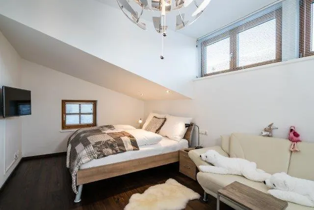 아파트 Penthouse Julia Naehe Badesee Mit Infrarotsauna -zell Am Kaprun 니에데른실